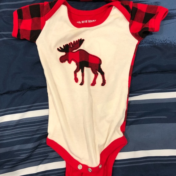 Onesie and Beanie matching set - Picture 3 of 5